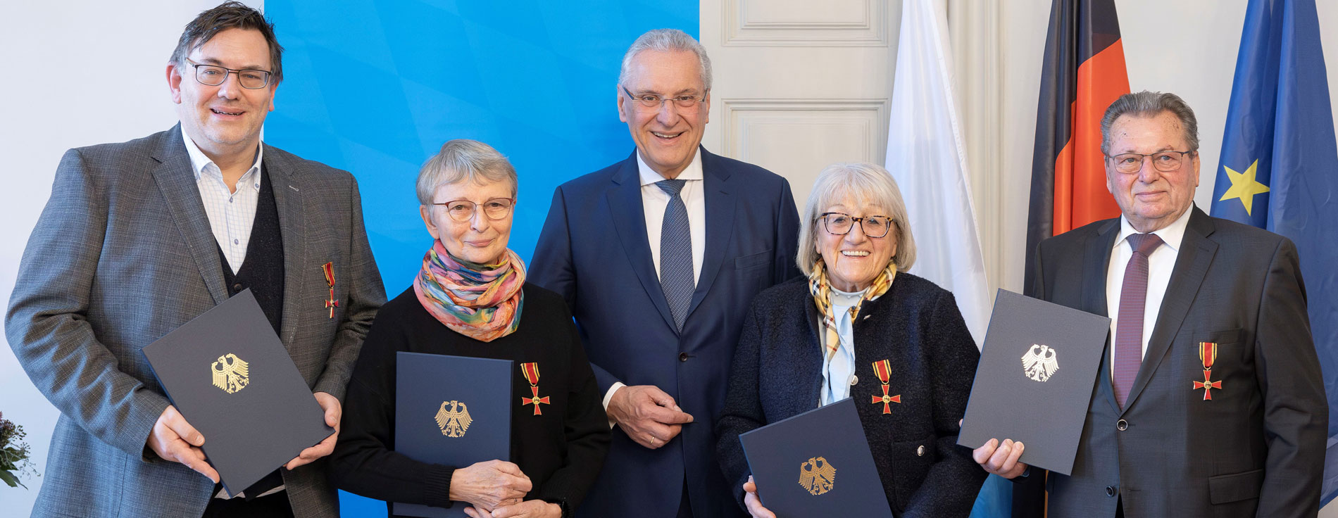 Innenminister Joachim Herrmann mit Geehrten