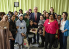 Gruppenbild mit Herrmann und Frauen mit Migrationshintergrund