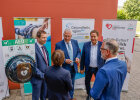 Herrmann im Gespräch mit Landrat Dießl, Bürgermeister Braun und Vertreterinnen und Vertreter der Arbeitsgemeinschaft Notfallmedizin Fürth e. V.