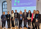 Gruppenbild mit Herrmann und weiteren Personen
