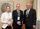 Innenminister Joachim Herrmann, EU-Anti-Terrorismus-Koordinator Ilkka Salmi und Digitalministerin Judith Gerlach treffen sich auf der Münchner Sicherheitskonferenz.