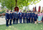 Gruppenfoto: Herrmann mit Freiwilligen der Feuerwehr