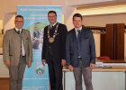 Staatsminister Dr. Florian Herrmann, BSSB-Landesschützenmeister Christian Kühn und Staatssekretär Sandro Kirchner