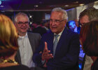 Innenminister Joachim Herrmann im Gespräch mit Teilnehmerinnen und Teilnehmern