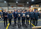 Gruppenbild: MdL Norbert Dünkel, Petra Gärtner, Leiterin THW-Regionalstelle Schwandorf, Innenminister Joachim Herrmann, die drei Geehrten: Sebastian Falkner, Andreas Weber und Joachim Süß, THW-Ortsbeauftragter Marcus Sperber und Gerhard Stiegler, Vorsitzender des Fördervereins.