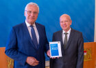 Herrmann und Körner mit Verfassungsschutzbericht
