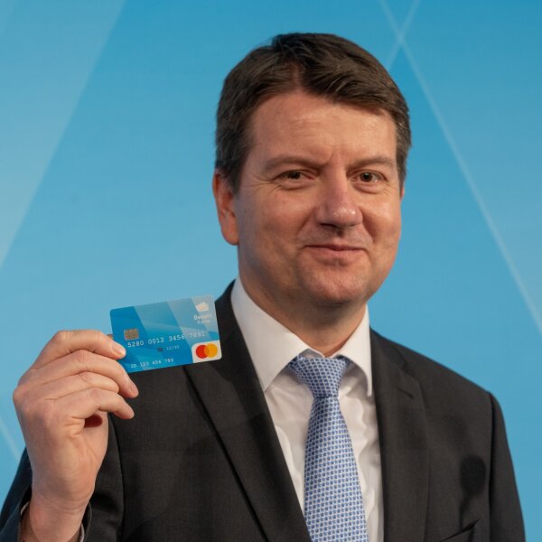 Kirchner hält Bezahlkarte