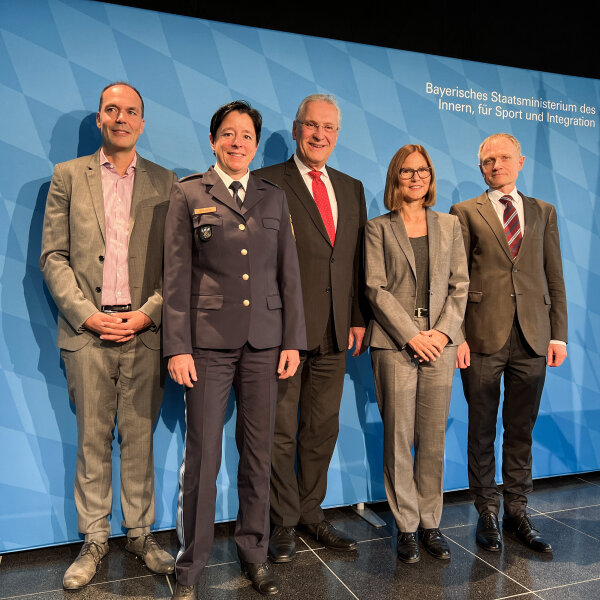 Gruppenbild mit Innenminister Joachim Herrmann