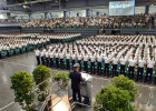 Neuer Rekord bei der Bayerischen Polizei: Innenminister Joachim Herrmann hat in der Frankenhalle des Messezentrums Nürnberg bei der zentralen Vereidigungszeremonie zusammen mit dem Präsidenten der Bayerischen Bereitschaftspolizei, Wolfgang Sommer, 1.546 neu eingestellten jungen Polizistinnen und Polizisten der Bayerischen Polizei im Beisein ihrer Angehörigen feierlich den Diensteid abgenommen.