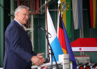 Innenminister Joachim Herrmann hat 94 Fahrzeuge des Katastrophenschutzes übergeben. 