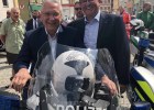 Innenminister Joachim Herrmann hat in der Kaufbeurer Altstadt gemeinsam mit Oberbürgermeister Stefan Bosse und Polizeipräsident Werner Strößner den 8. Landestag der Verkehrssicherheit eröffnet.