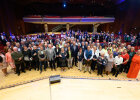 Gruppenfoto mit allen Geehrten, Blick in den Saal
