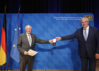 Aushändigung des Bundesverdienstkreuzes am Bande durch Innenminister Joachim Herrmann