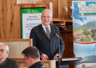 14. April. 2025: Starkes Zeichen für Wertschätzung und Anerkennung für bayerische Feuerwehrleute. Bei der Eröffnung des neuen Restaurants im Freizeit- und Erholungszentrum St. Florian in Bayerisch Gmain freut sich Innen- und Katastrophenschutzminister Herrmann, dass die bayerischen Feuerwehrfrauen und -männer im Feuerwehrerholungsheim in herrlicher Umgebung äußerst attraktive Erholungsmöglichkeiten zu günstigen Preisen finden können.